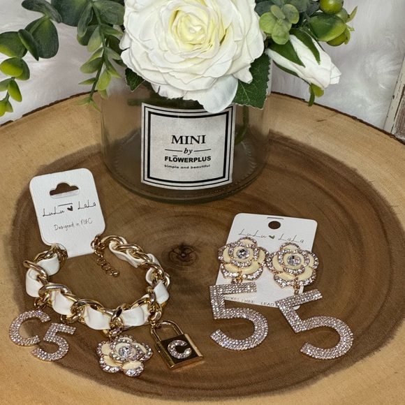 Jewelry - NWT Elegant Gold and White Costume Jewelry Set